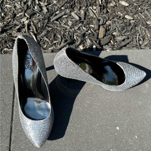 Carlo’s silver platform heels - Picture 2 of 2
